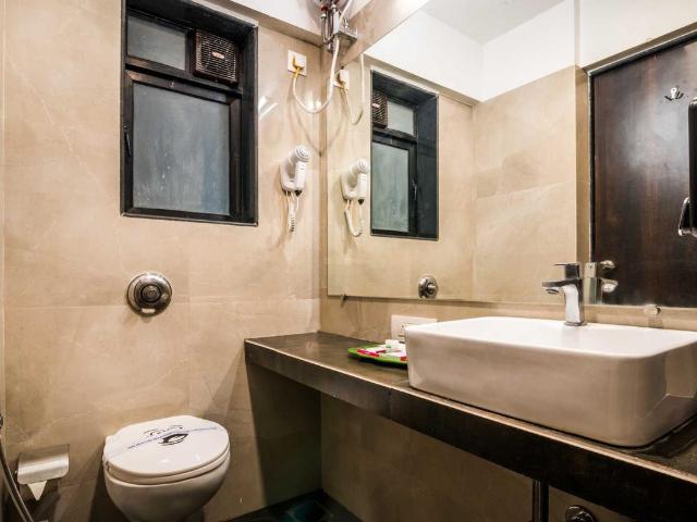 4 BHK Apartment in Juhu for rent Mumbai. The reference number is 9481023