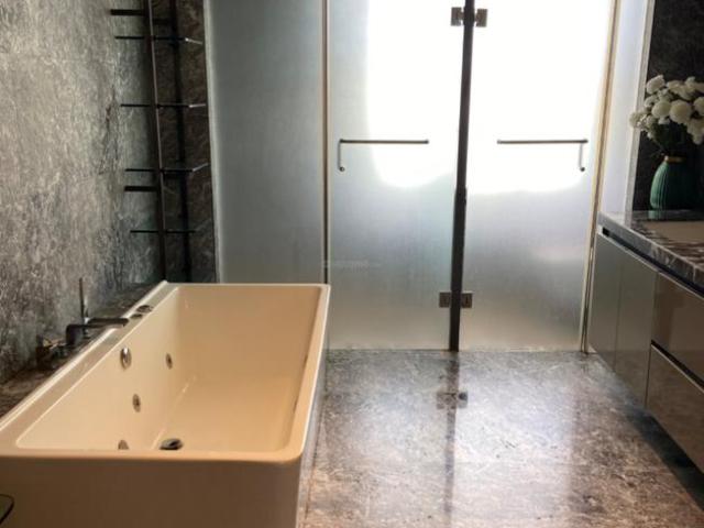 4 BHK Apartment in Juhu for resale Mumbai. The reference number is 9960779