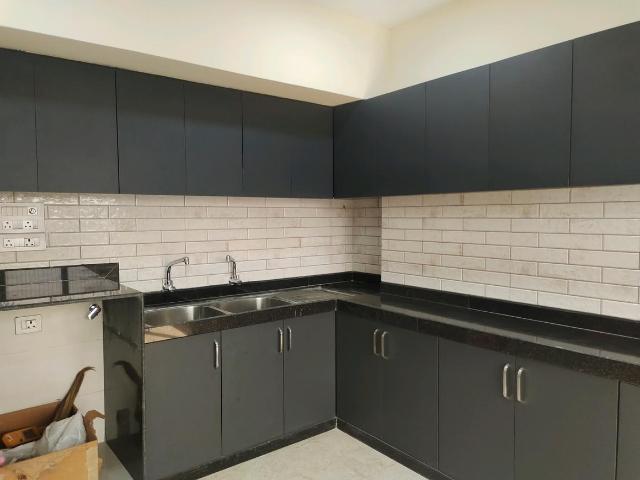4 BHK Apartment in Juhu for resale Mumbai. The reference number is 19051052