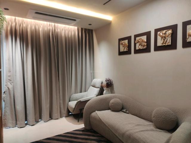 4 BHK Apartment in Juhu for resale Mumbai. The reference number is 19011472