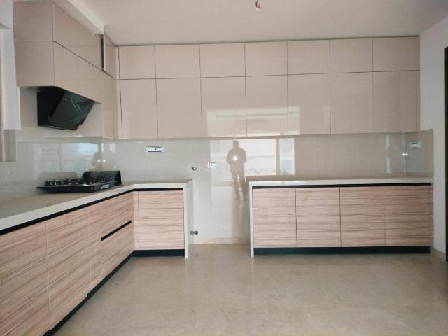 4 BHK Apartment in Juhu for resale Mumbai. The reference number is 19799568