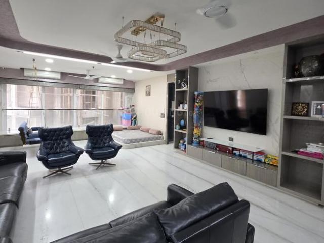 4 BHK Apartment in Juhu for resale Mumbai. The reference number is 20704817