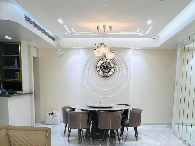 4 BHK Apartment in Lower Parel for resale Mumbai. The reference number is 20004799