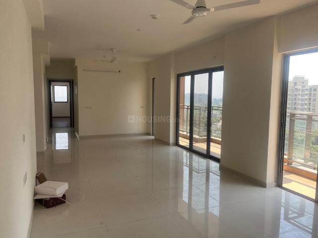 4 BHK Apartment in Magarpatta City for rent Pune. The reference number is 19500730