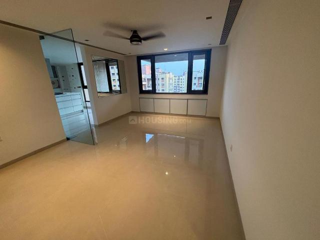 4 BHK Apartment in Magarpatta City for resale Pune. The reference number is 20435479