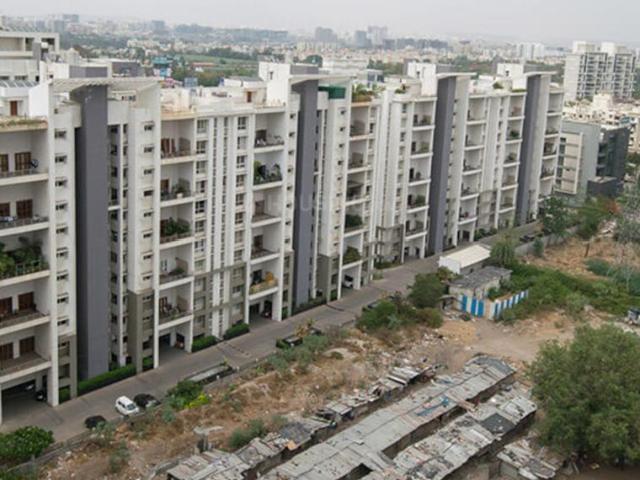 4 BHK Apartment in Magarpatta City for resale Pune. The reference number is 20910968