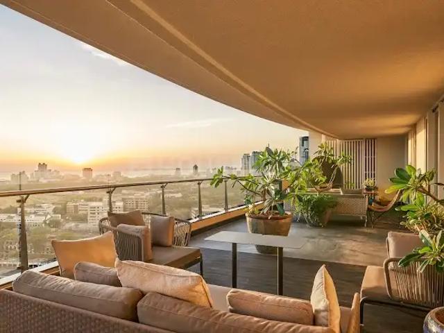 4 BHK Apartment in Mahalakshmi for resale Mumbai. The reference number is 19004752