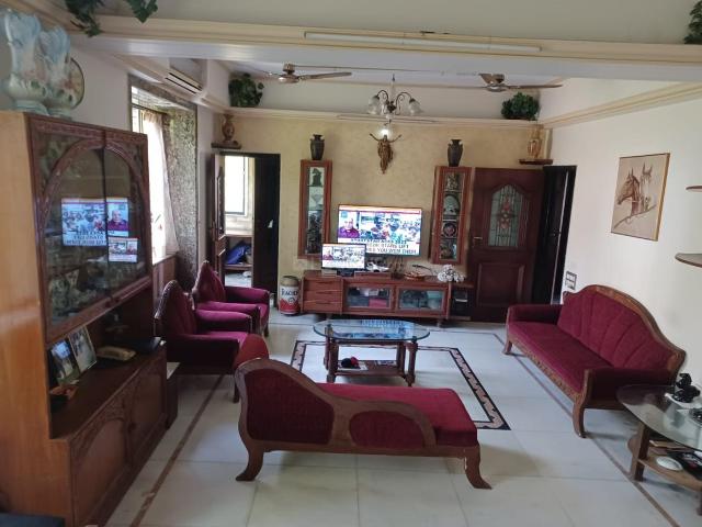 4 BHK Apartment in Mahim for resale Mumbai. The reference number is 15174623