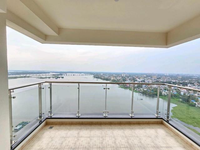 4 BHK Apartment in Marine Drive for resale Kochi. The reference number is 18883118