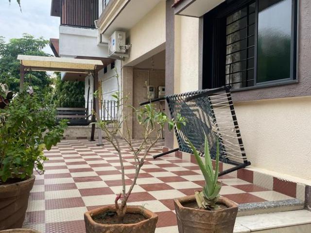 4 BHK Apartment in Memnagar for resale Ahmedabad. The reference number is 19994703