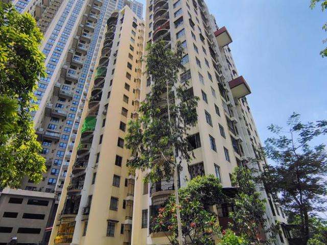 4 BHK Apartment in Santoshpur for resale Kolkata. The reference number is 20694077