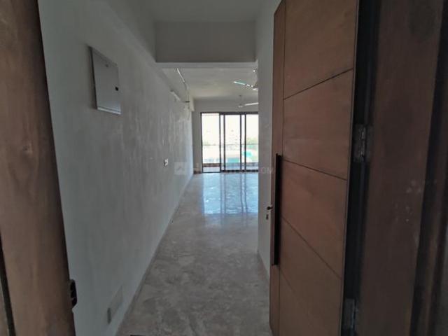 4 BHK Apartment in Navrangpura for rent Ahmedabad. The reference number is 19172732