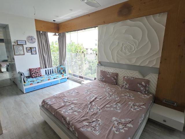 4 BHK Apartment in Navrangpura for resale Ahmedabad. The reference number is 17975508