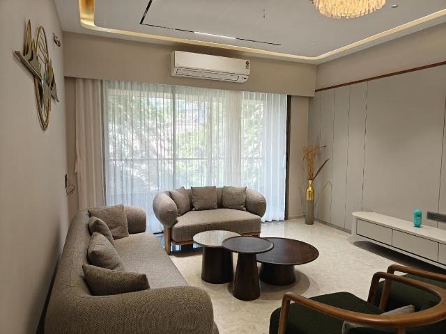 4 BHK Apartment in Navrangpura for resale Ahmedabad. The reference number is 18802365