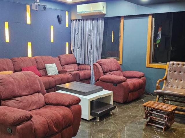 4 BHK Apartment in Navrangpura for resale Ahmedabad. The reference number is 20831166