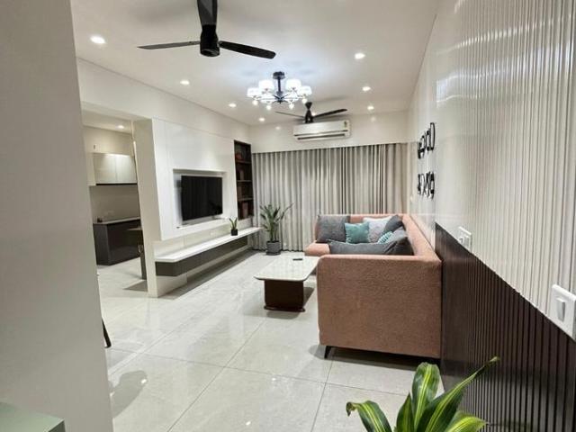 4 BHK Apartment in Navrangpura for resale Ahmedabad. The reference number is 20847043