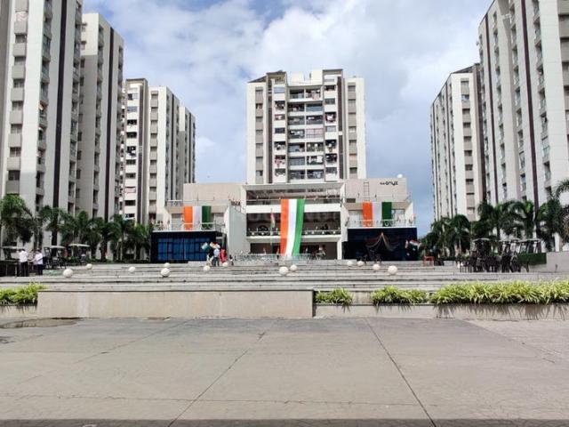 4 BHK Apartment in Nana Mava for rent Rajkot. The reference number is 16487411