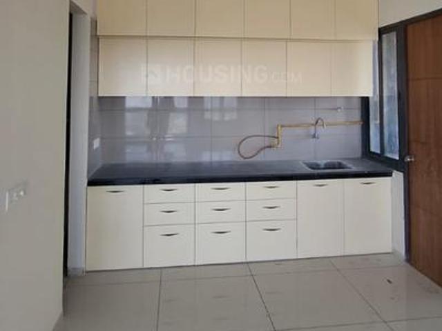 4 BHK Apartment in Naranpura for rent Ahmedabad. The reference number is 19989222