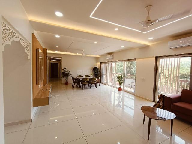 4 BHK Apartment in New Alkapuri for rent Vadodara. The reference number is 17813915