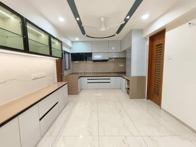 4 BHK Apartment in New Gotri for rent Vadodara. The reference number is 19108640