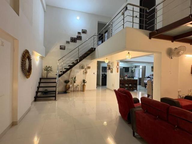 4 BHK Apartment in Nipania for rent Indore. The reference number is 19999469