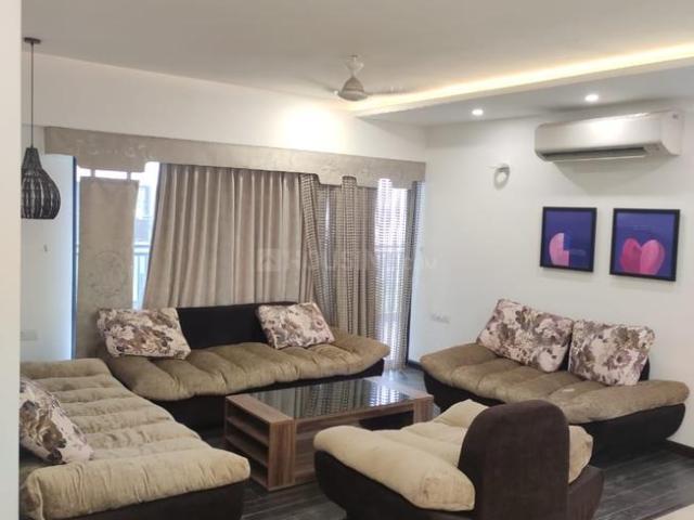 4 BHK Apartment in Nipania for rent Indore. The reference number is 19234011