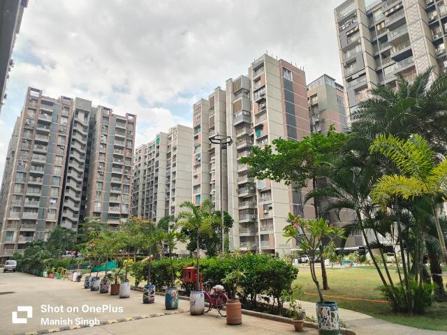 4 BHK Apartment in Nipania for resale Indore. The reference number is 20734850