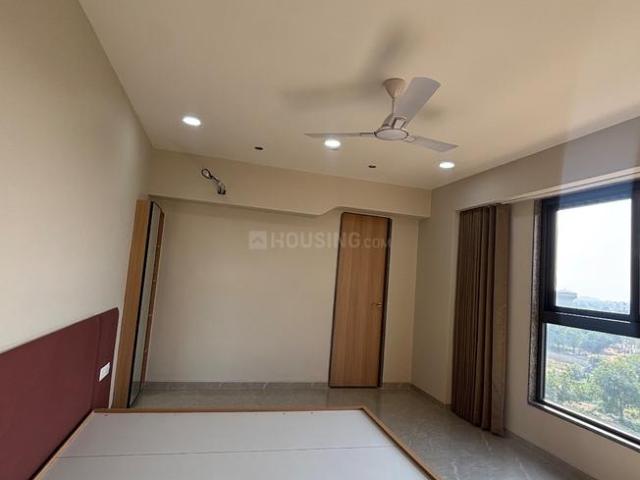 4 BHK Apartment in South Bopal for rent Ahmedabad. The reference number is 18814988