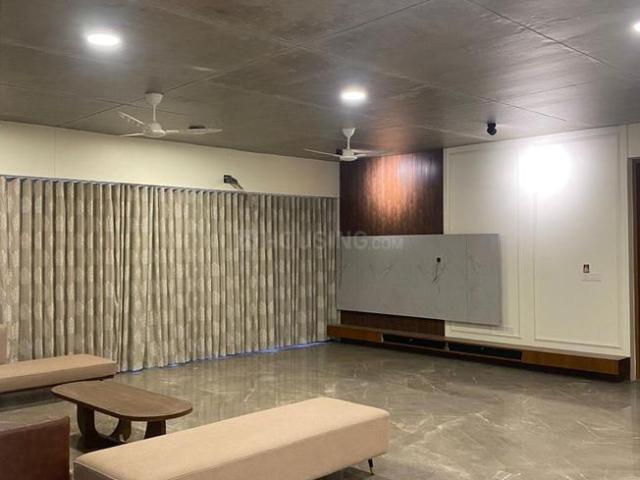 4 BHK Apartment in Sola for rent Ahmedabad. The reference number is 19818808