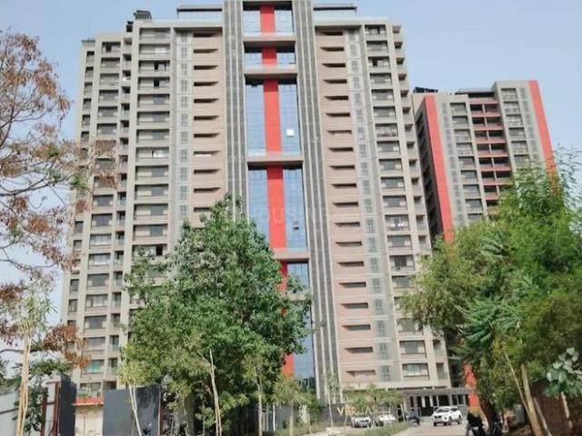 4 BHK Apartment in Sola for rent Ahmedabad. The reference number is 20303667