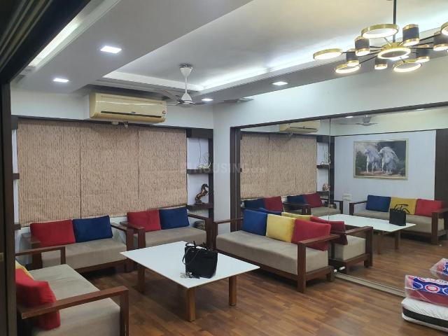 4 BHK Apartment in Satellite for rent Ahmedabad. The reference number is 19221946