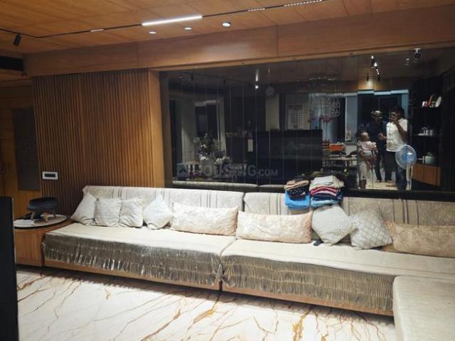 4 BHK Apartment in Satellite for rent Ahmedabad. The reference number is 20560421