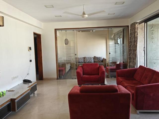 4 BHK Apartment in Satellite for rent Ahmedabad. The reference number is 20725586