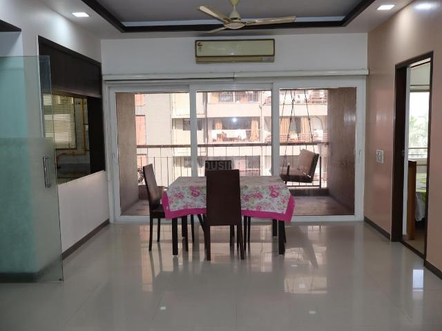 4 BHK Apartment in Satellite for rent Ahmedabad. The reference number is 20964537