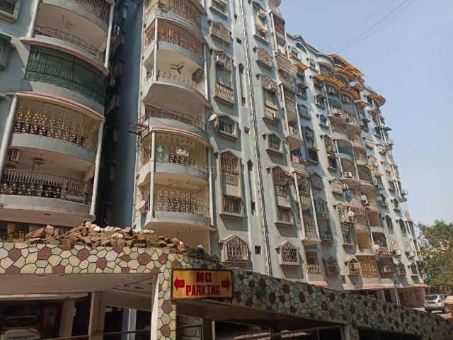 4 BHK Apartment in Satellite for resale Ahmedabad. The reference number is 19249155