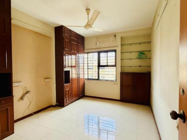 4 BHK Apartment in Satellite for resale Ahmedabad. The reference number is 20225968