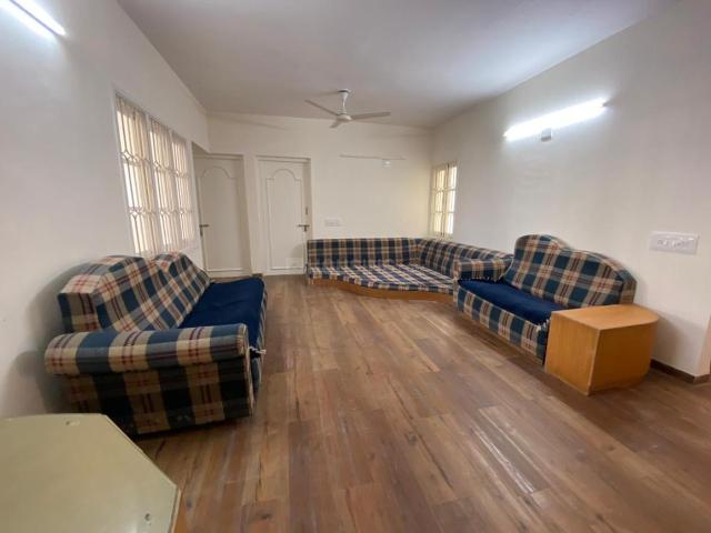 4 BHK Apartment in Satellite for resale Ahmedabad. The reference number is 20352209