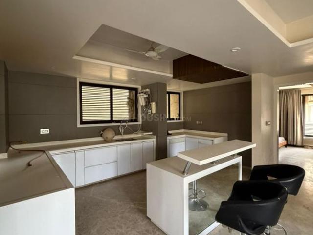 4 BHK Apartment in Satellite for resale Ahmedabad. The reference number is 20409581
