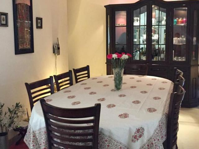4 BHK Apartment in Santacruz West for rent Mumbai. The reference number is 19932874