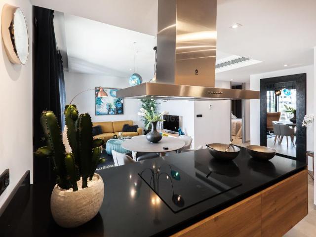 4 BHK Apartment in Santacruz West for rent Mumbai. The reference number is 19933031