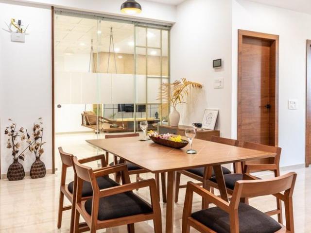 4 BHK Apartment in Santacruz West for rent Mumbai. The reference number is 19944102