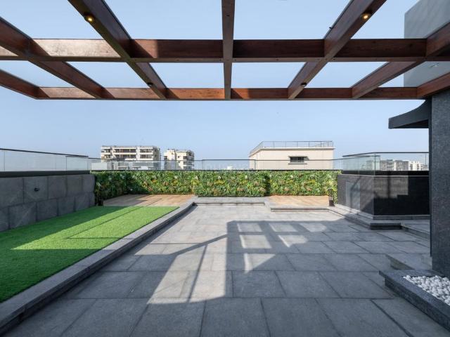 4 BHK Apartment in Santacruz West for resale Mumbai South West. The reference number is 17177816