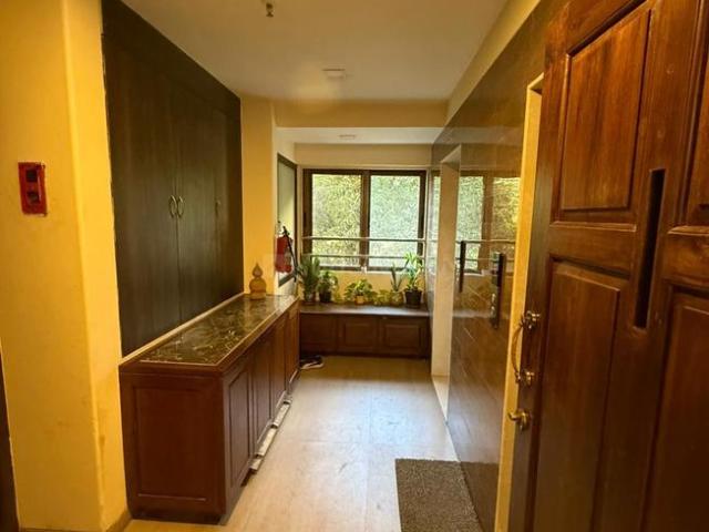 4 BHK Apartment in Santacruz West for resale Mumbai. The reference number is 18728358