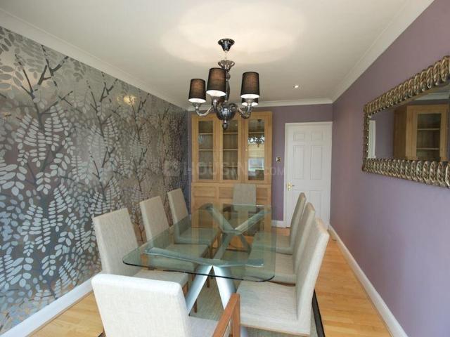 4 BHK Apartment in Santacruz West for resale Mumbai. The reference number is 19471487