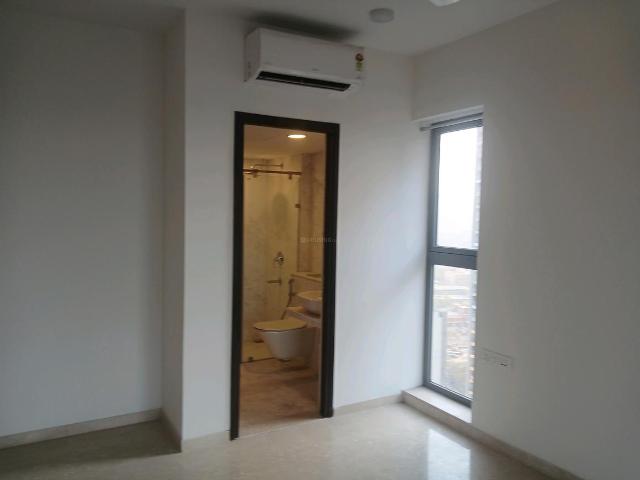 4 BHK Apartment in Santacruz West for resale Mumbai. The reference number is 19471396