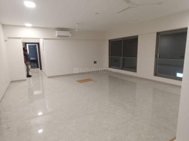4 BHK Apartment in Santacruz West for resale Mumbai. The reference number is 19949380