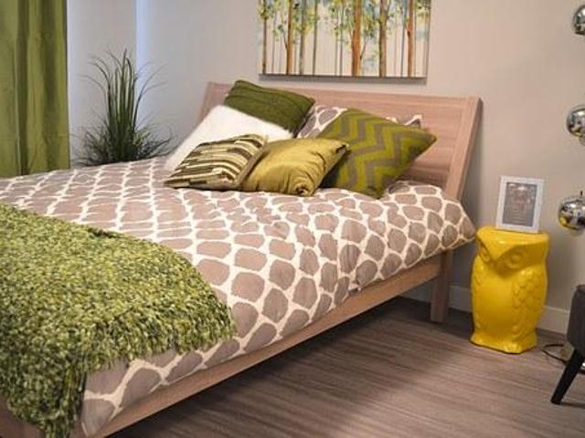 4 BHK Apartment in Santacruz West for resale Mumbai. The reference number is 20454913