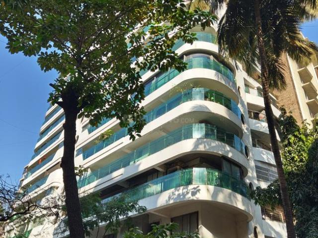 4 BHK Apartment in Santacruz West for resale Mumbai. The reference number is 20010400
