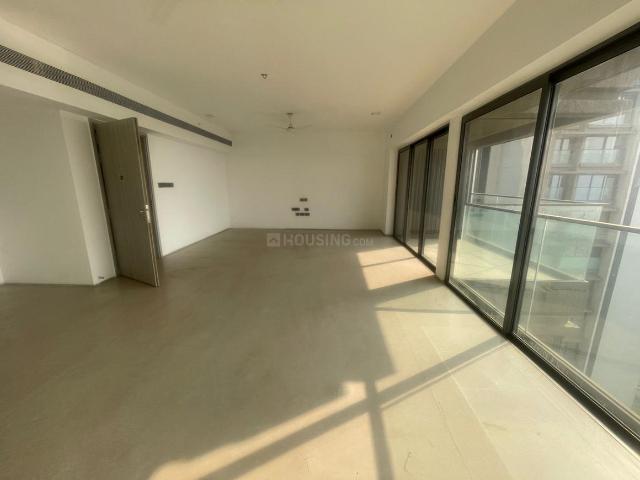 4 BHK Apartment in Santacruz West for resale Mumbai. The reference number is 20040959