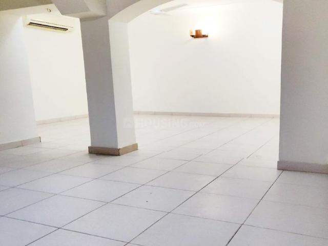 4 BHK Apartment in Sarita Vihar for rent New Delhi. The reference number is 9159197
